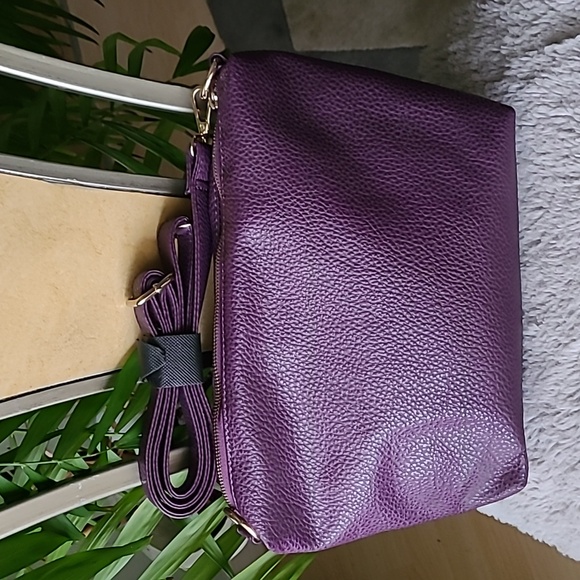 NWOT BCBG Paris Crossbody Bag ❤️ - Picture 2 of 8